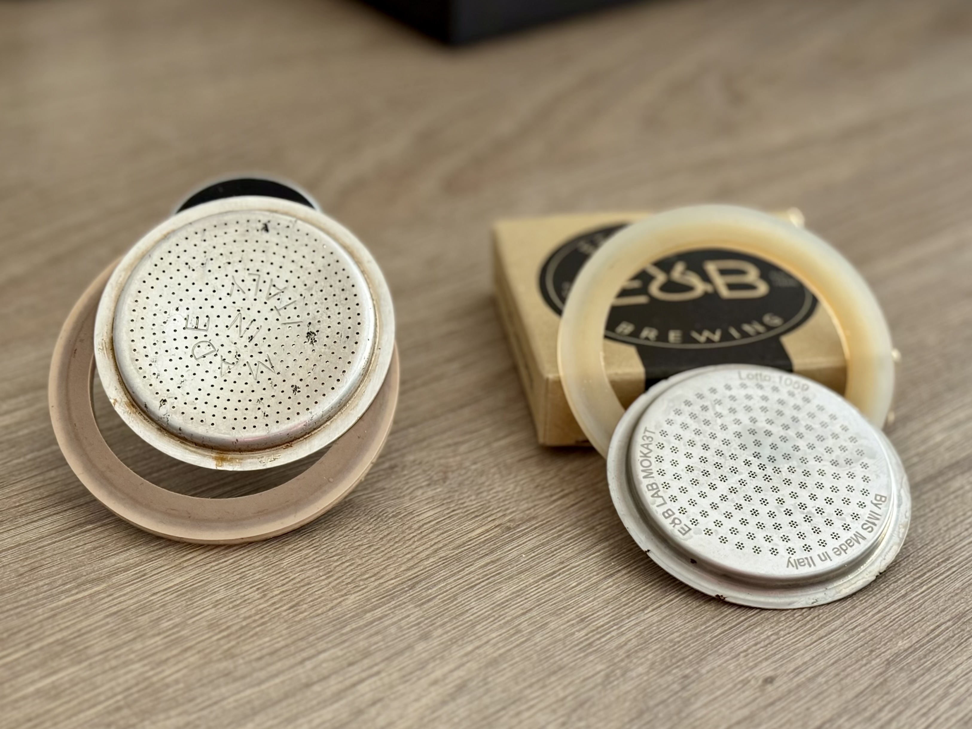 E&B Lab Competition Moka Filter compared with the original Bialetti filter